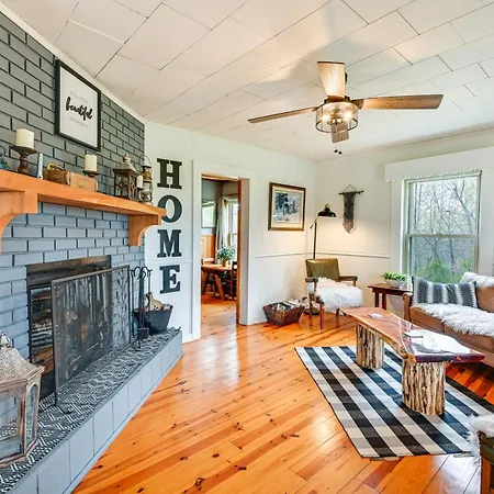 Country Escape Log Cabin Near Kentucky Lake!